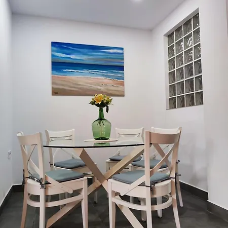 De Lujo Playa Deveses Apartamento *