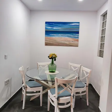 De Lujo Playa Deveses Apartment *